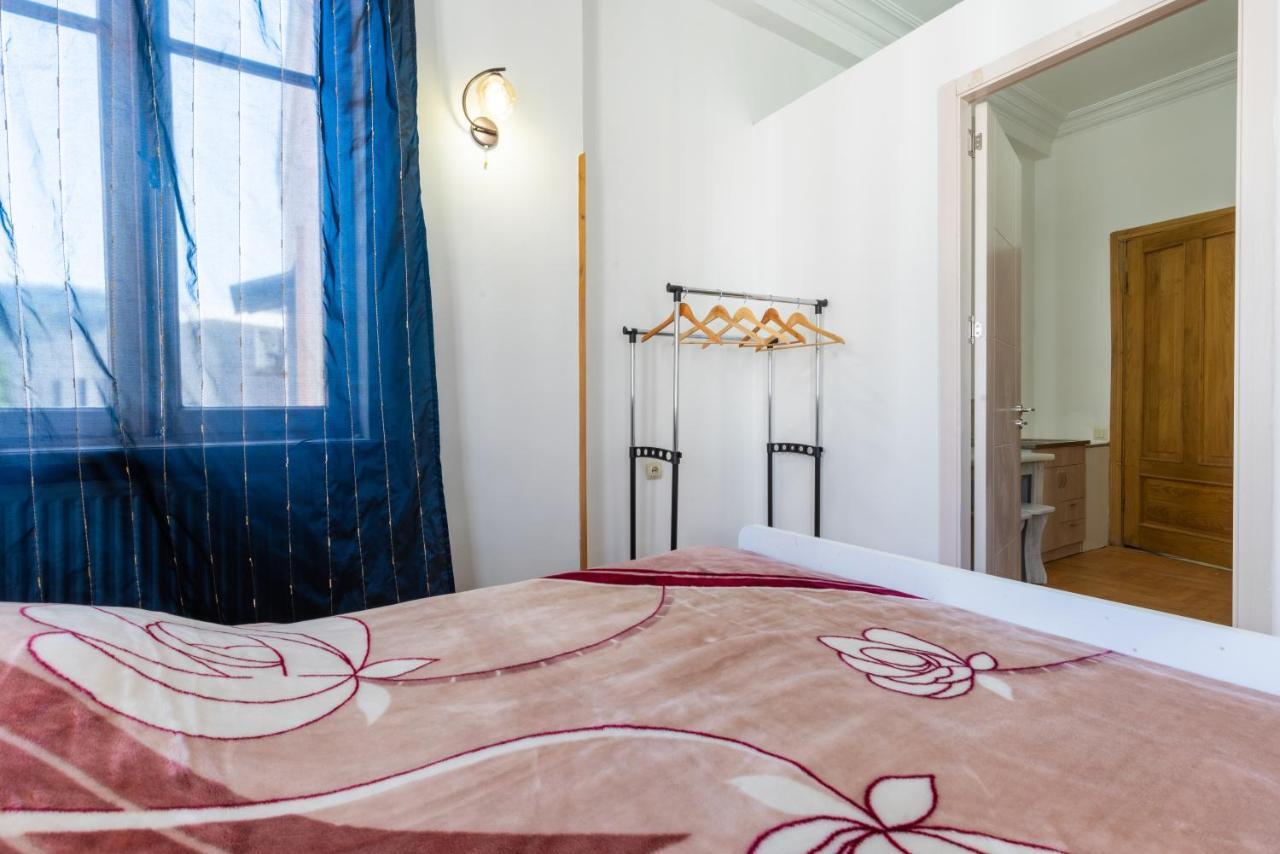 Center 4 You Hotel Tbilisi Bagian luar foto