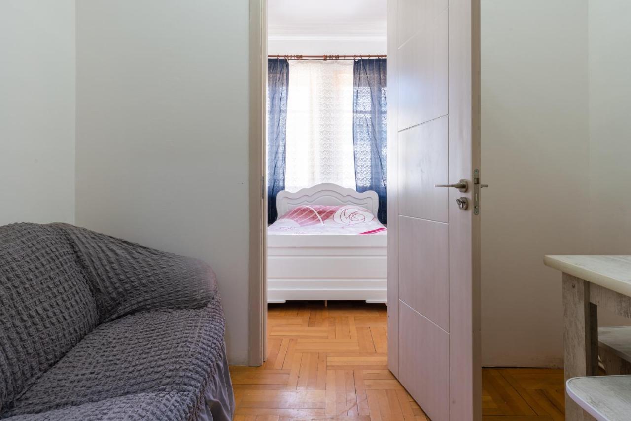 Center 4 You Hotel Tbilisi Bagian luar foto