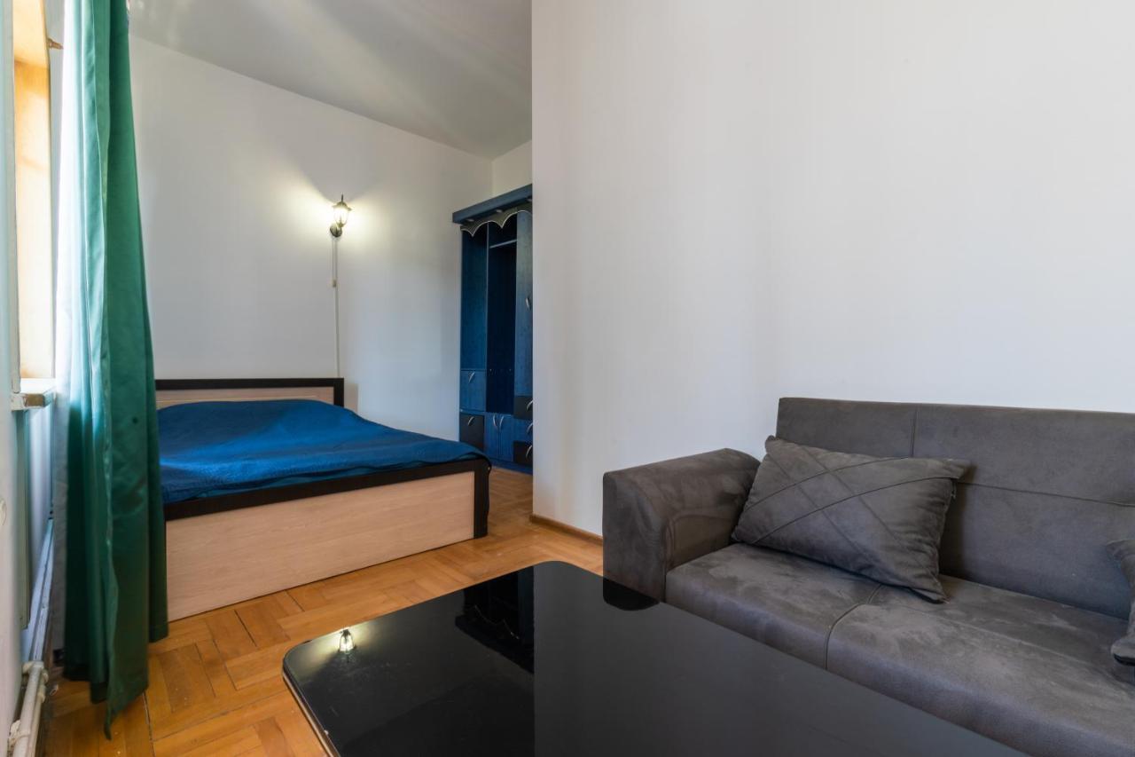Center 4 You Hotel Tbilisi Bagian luar foto
