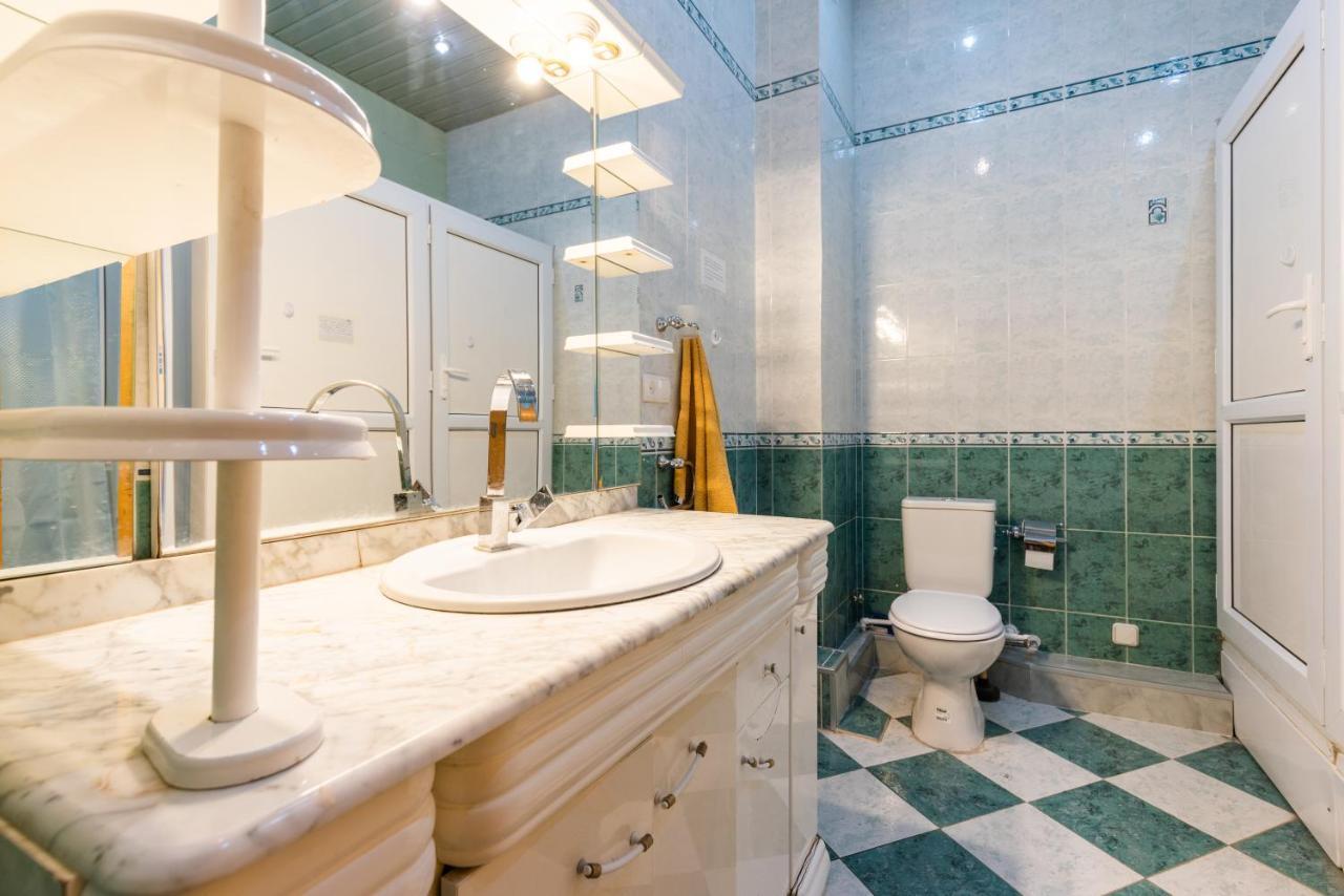 Center 4 You Hotel Tbilisi Bagian luar foto