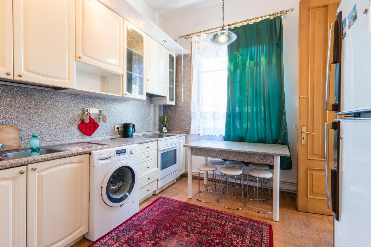 Center 4 You Hotel Tbilisi Bagian luar foto