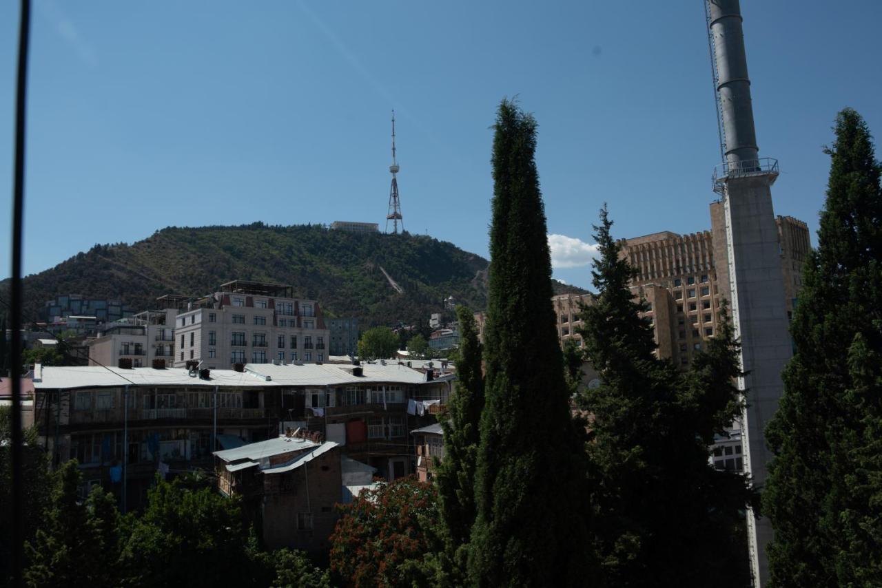 Center 4 You Hotel Tbilisi Bagian luar foto