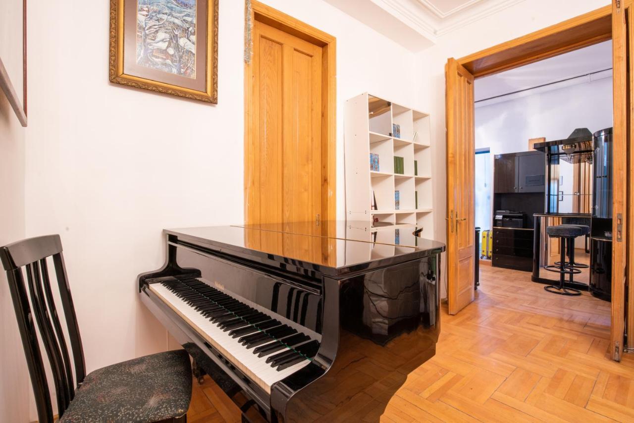 Center 4 You Hotel Tbilisi Bagian luar foto