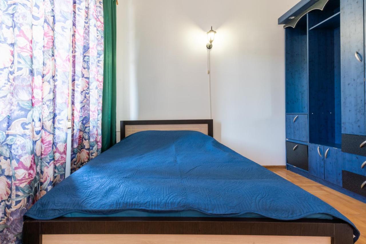 Center 4 You Hotel Tbilisi Bagian luar foto