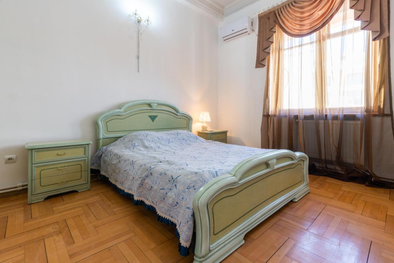 Center 4 You Hotel Tbilisi Bagian luar foto