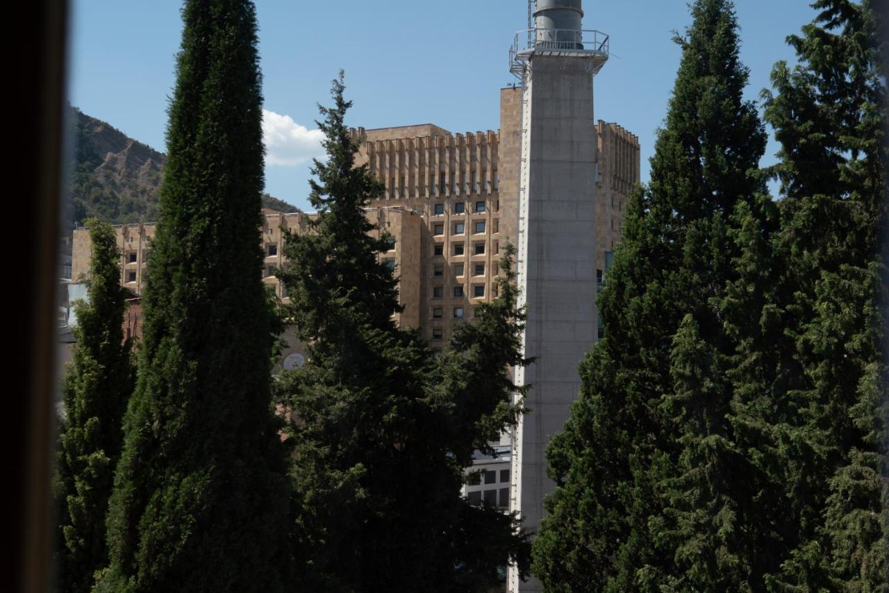 Center 4 You Hotel Tbilisi Bagian luar foto