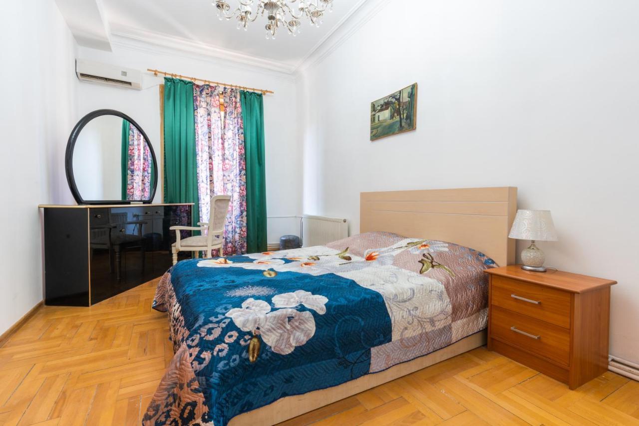 Center 4 You Hotel Tbilisi Bagian luar foto