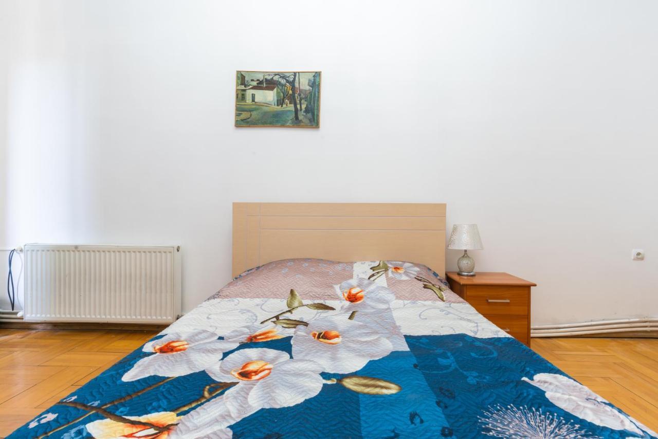 Center 4 You Hotel Tbilisi Bagian luar foto