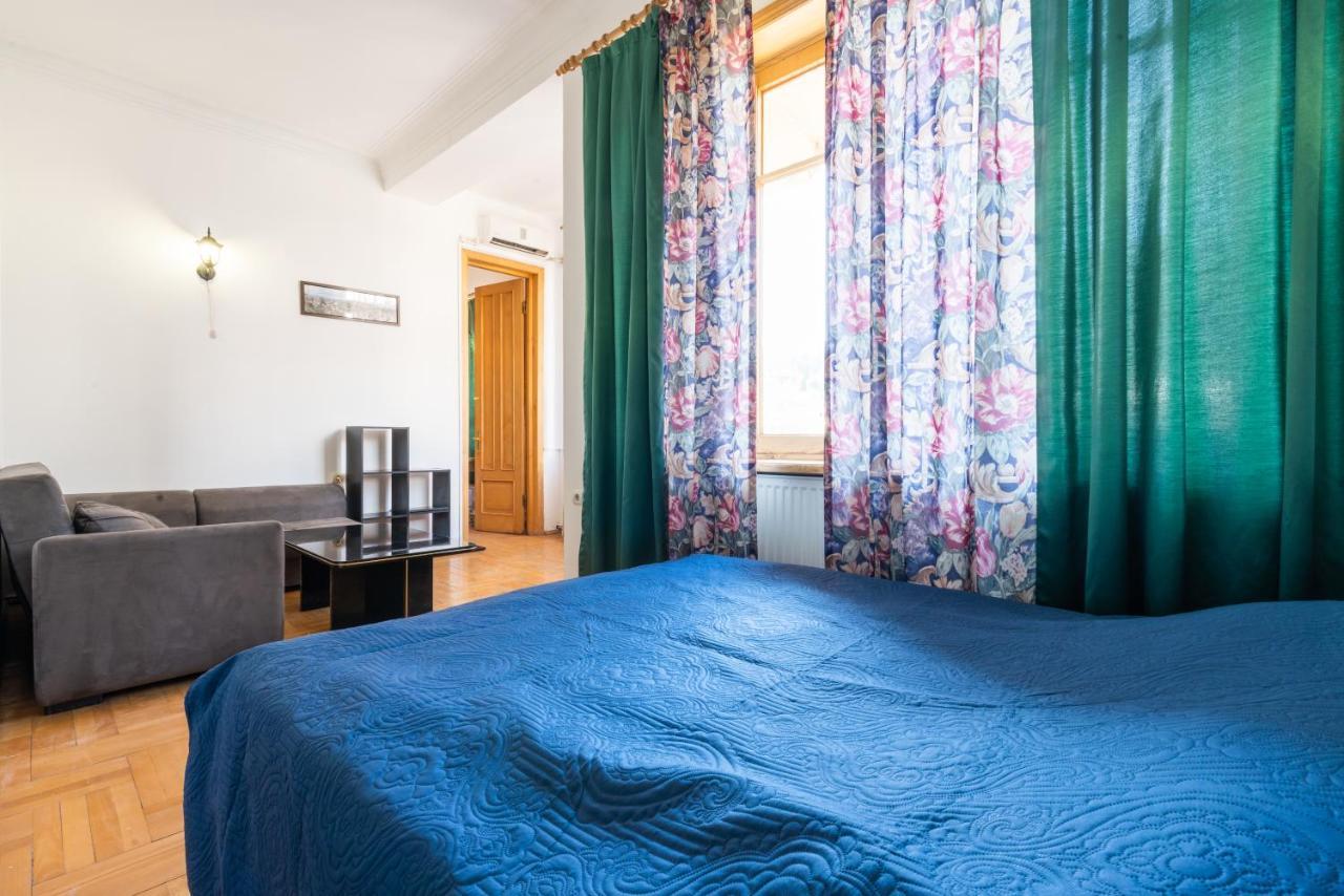 Center 4 You Hotel Tbilisi Bagian luar foto