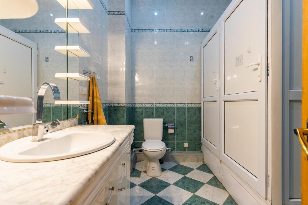 Center 4 You Hotel Tbilisi Bagian luar foto
