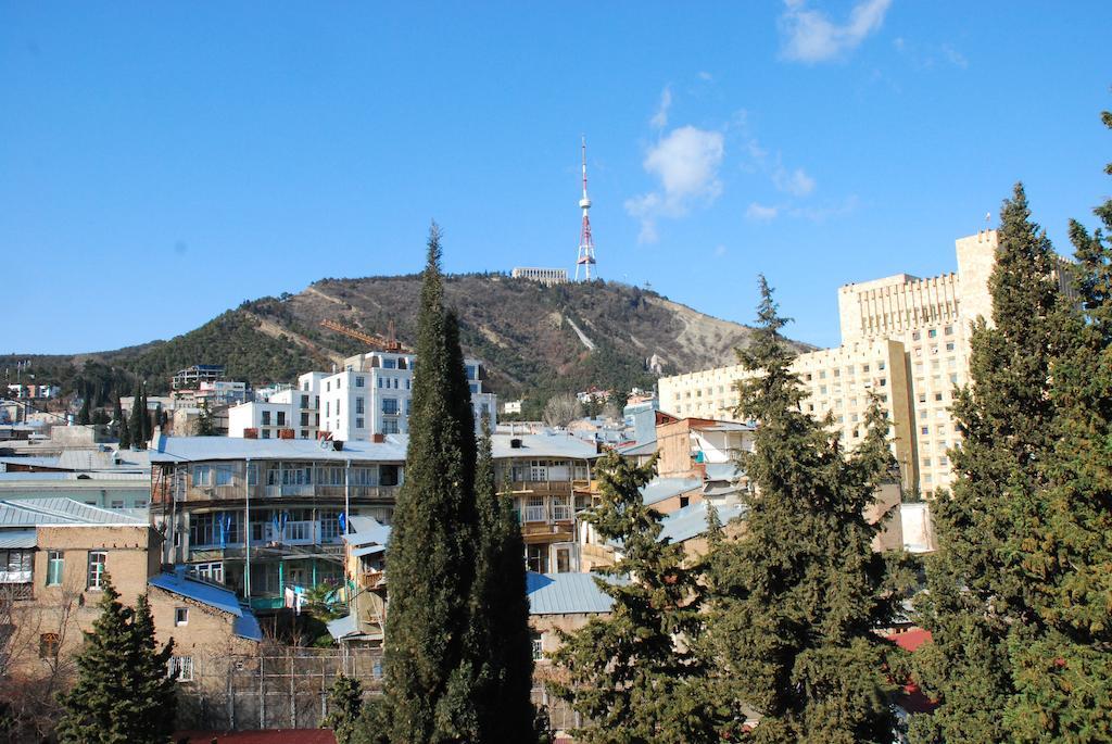 Center 4 You Hotel Tbilisi Bagian luar foto